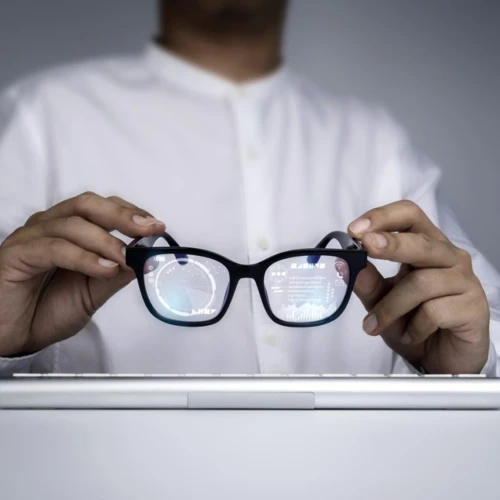 Optocenter | Optika Minus 50 - PAMETNI TELEFONI, PAMETNA OČALA.. ŽRTEV UPORABNIK